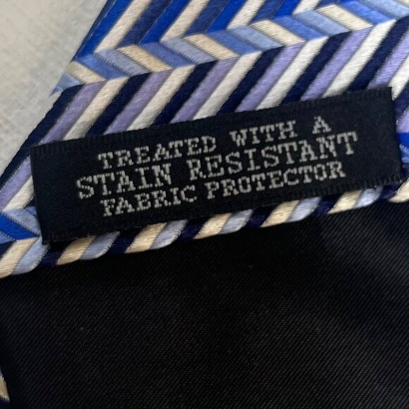 Geoffrey Beene Necktie Mens Blue Silver Chevron Pattern Stain Resistant - Picture 4 of 4